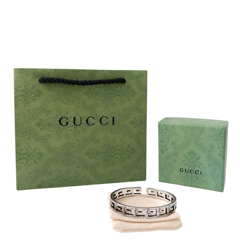 G*u*i bracelets